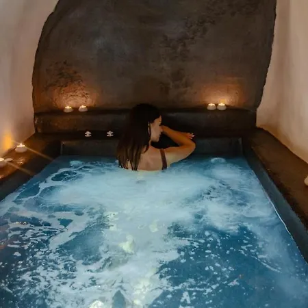 One Of One - Altheda Oia (Santorini)