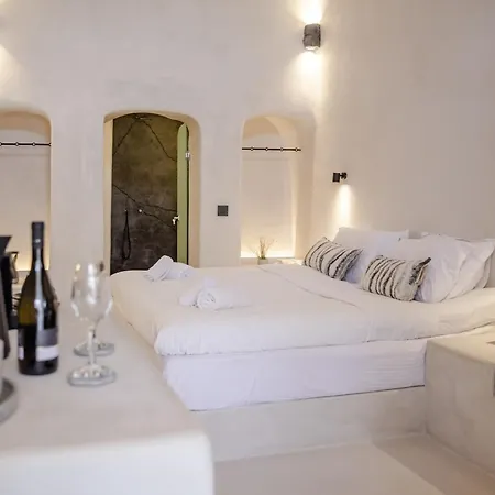 One Of One - Altheda * Oia (Santorini)
